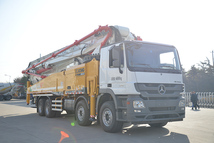 XCMG official 62m concrete pump truck HB62V China concrete truck with Benz chassis for sale